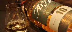 A nő esete a whiskyvel című cikk borítóképe