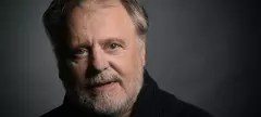 Mint a színpadon című cikk borítóképe